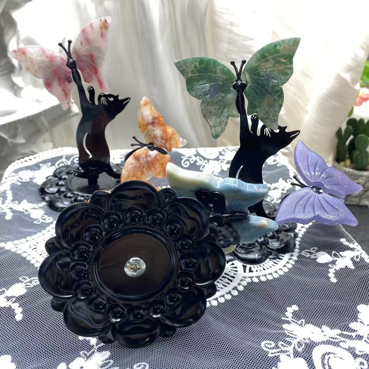 Crystal Cat Catching Butterfly Carving