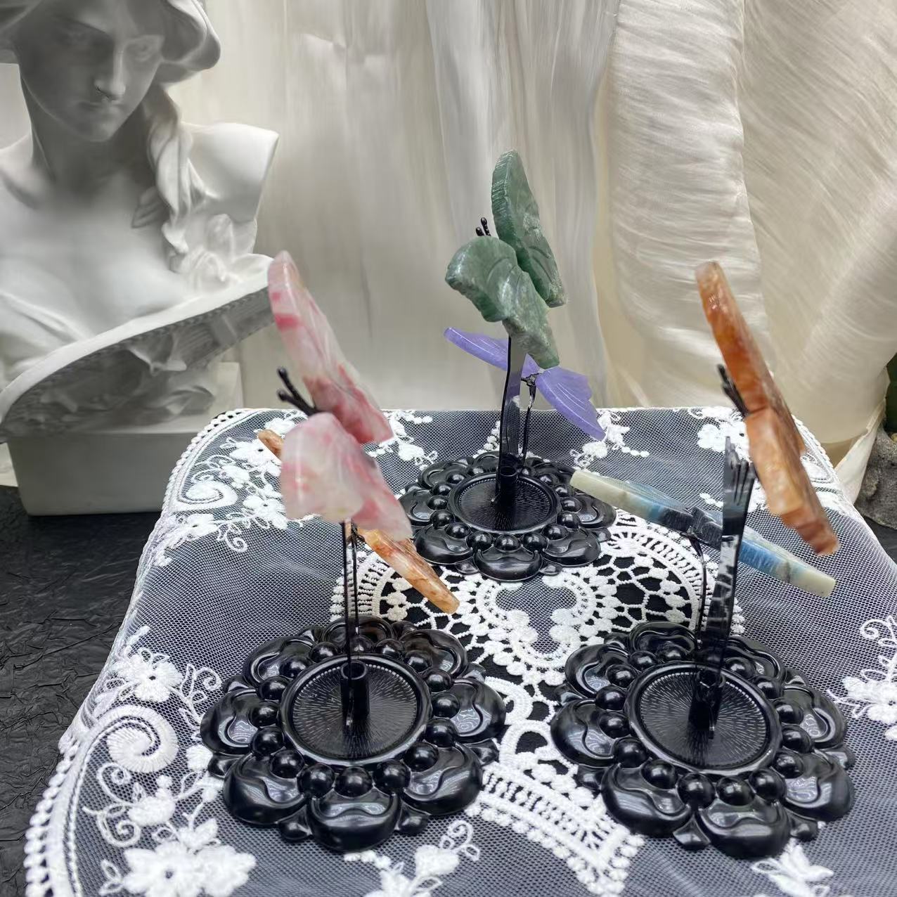 Crystal Cat Catching Butterfly Carving