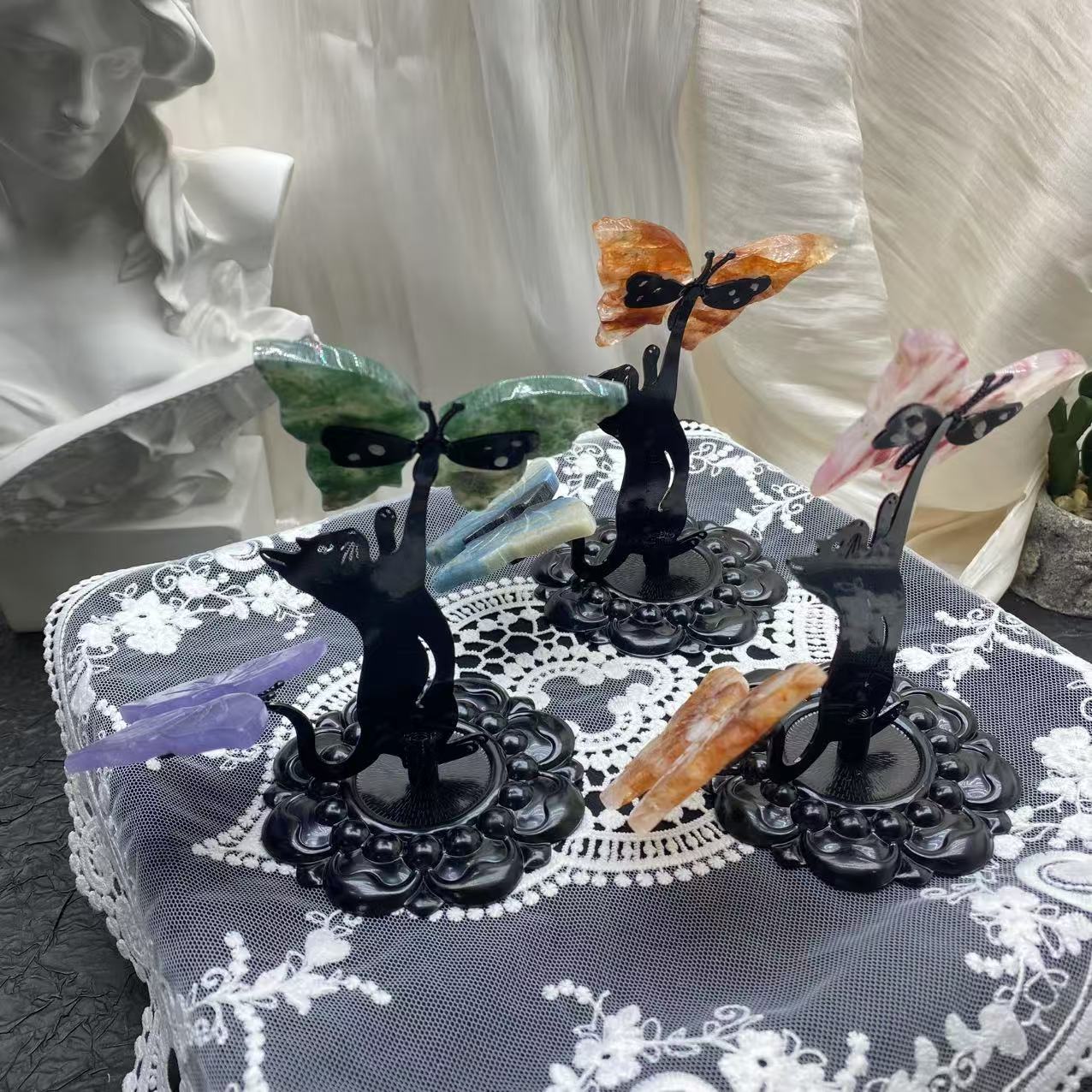 Crystal Cat Catching Butterfly Carving