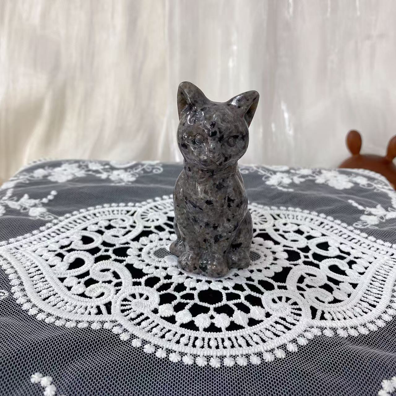 Yooperlite Cat Carving