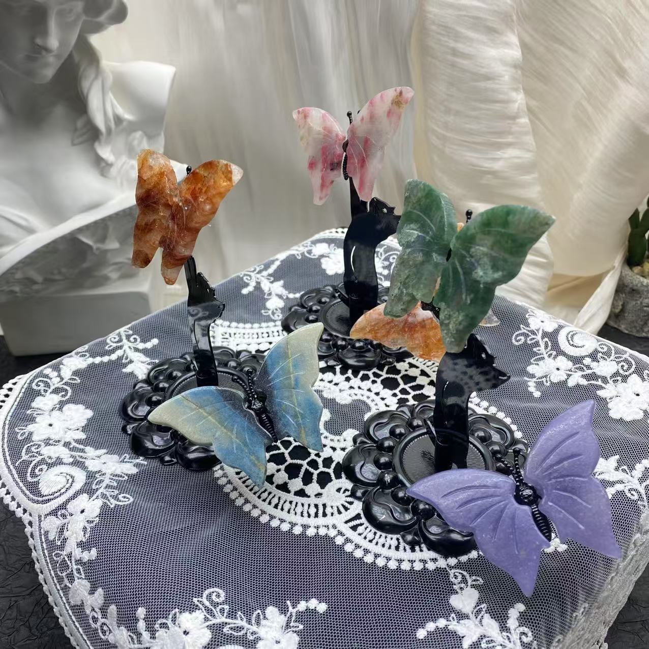 Crystal Cat Catching Butterfly Carving