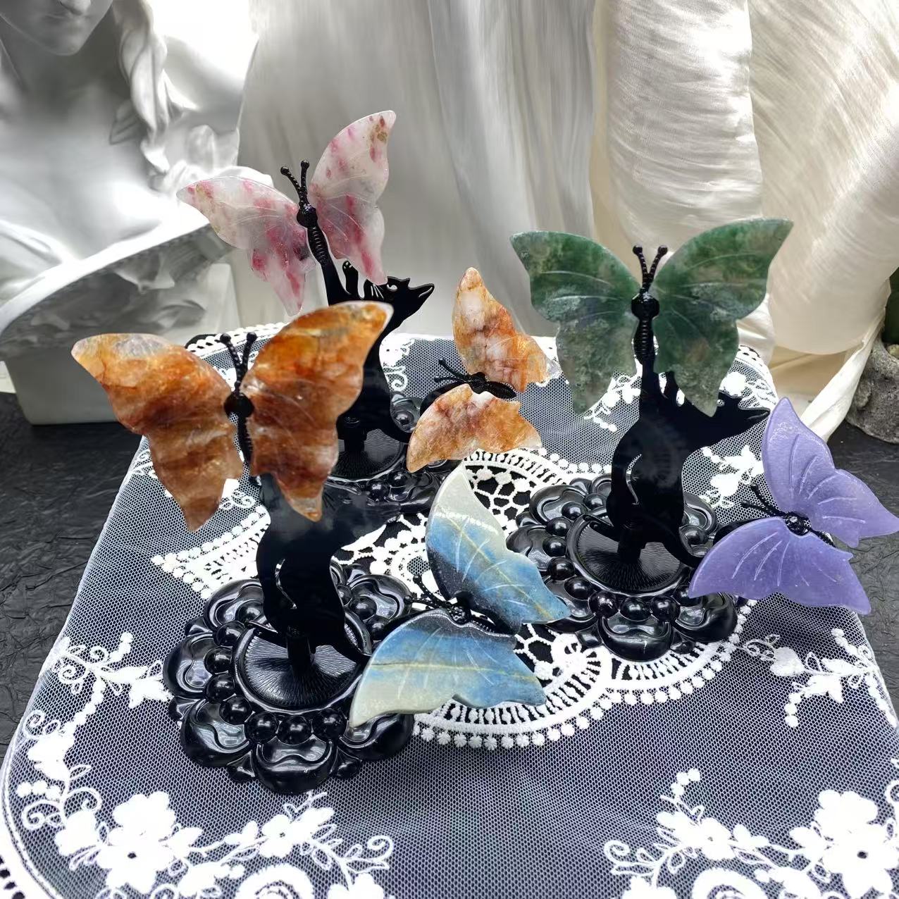 Crystal Cat Catching Butterfly Carving