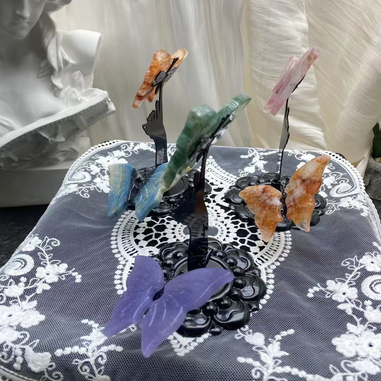 Crystal Cat Catching Butterfly Carving