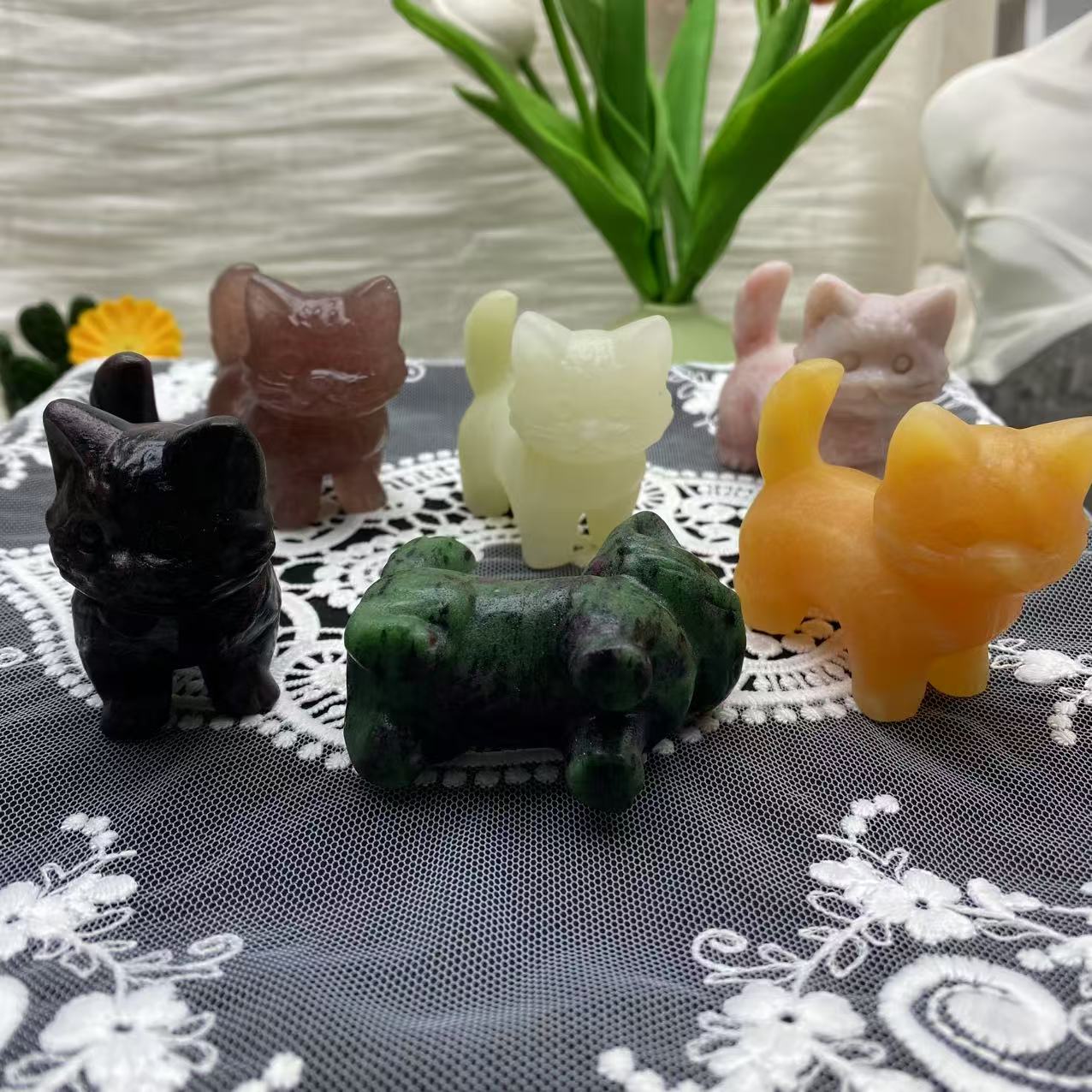 Crystal Curled Tail Cat Carving